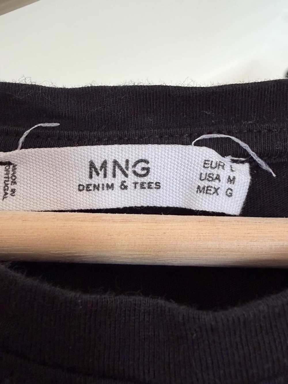 Mango Black Graphic Tee Shirt Stand Straight Medium - Picture 3 of 4
